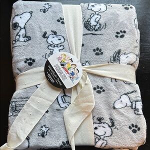 Peanuts Snoopy Gray Plush Throw